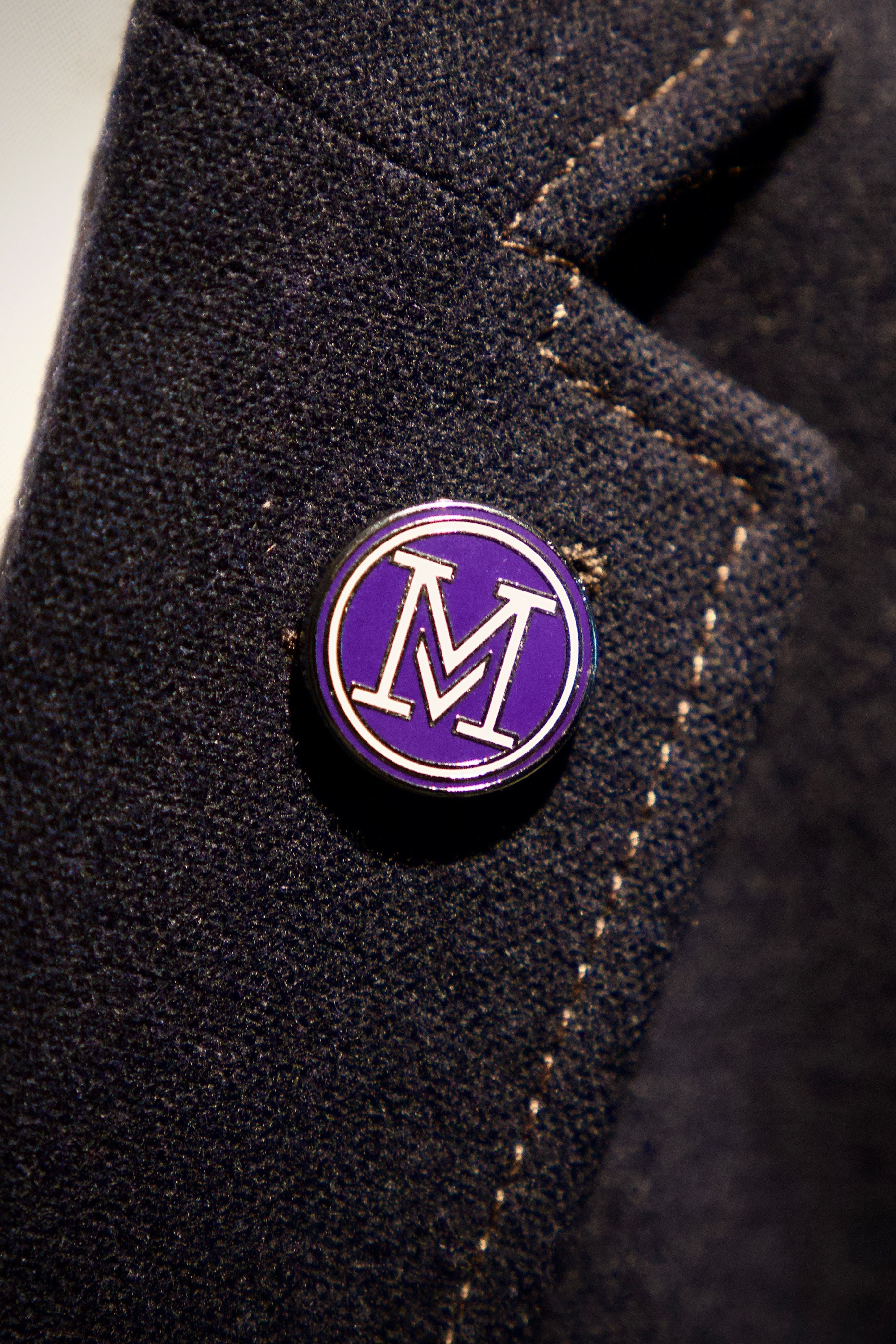 Pin V2